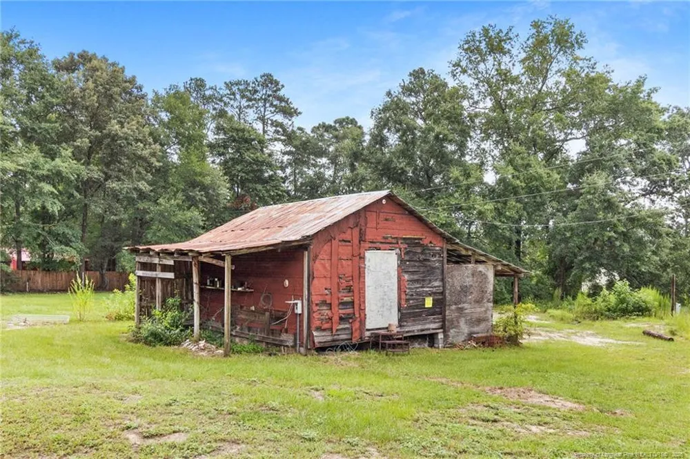 423 Posey Farm Road Raeford, NC 28376