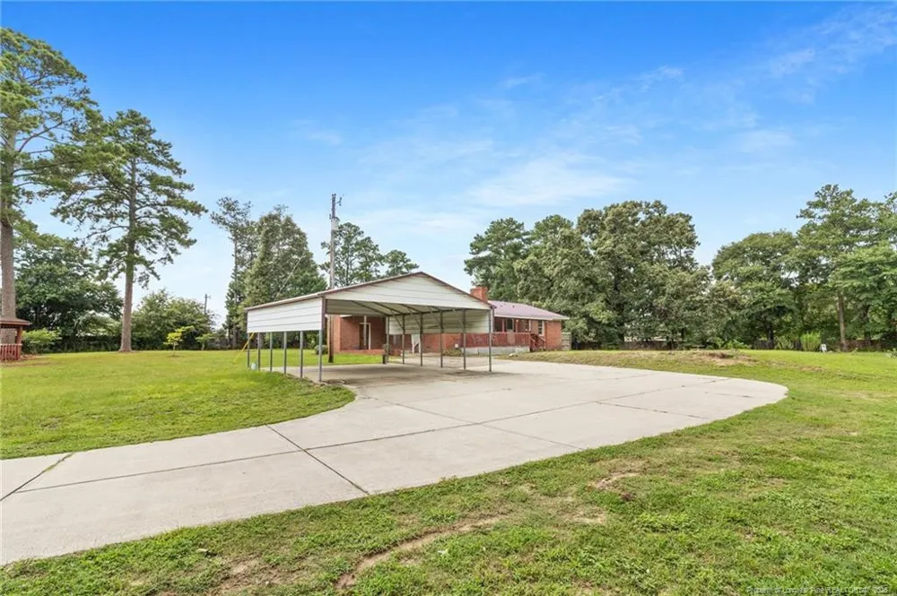 423 Posey Farm Road Raeford, NC 28376