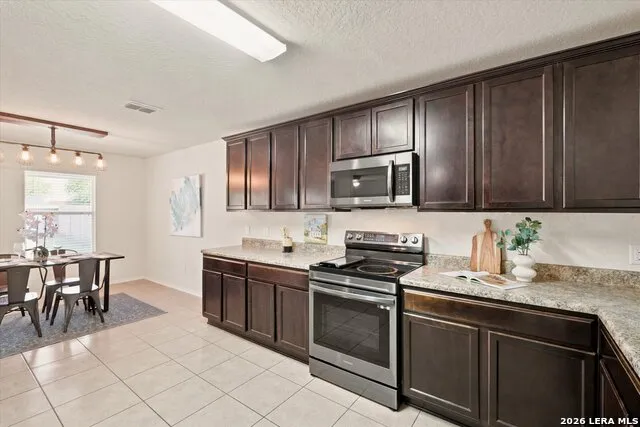 416 Auburn Park Selma, TX 78154
