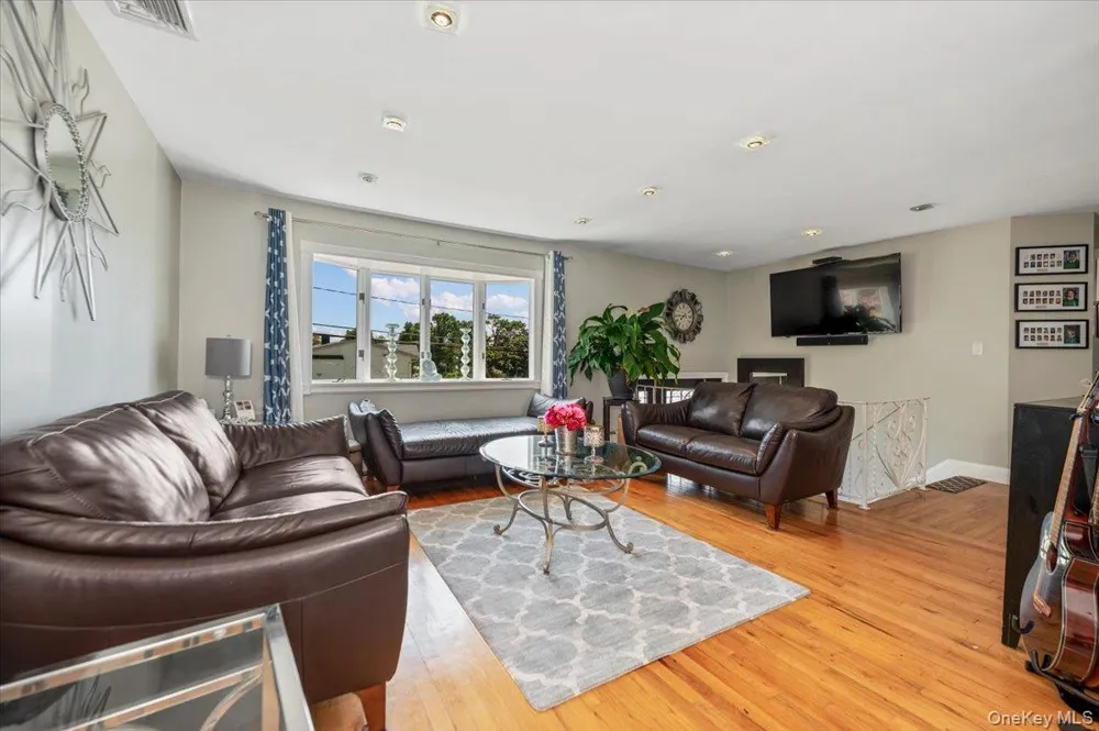 3897 Darby Lane Seaford, NY 11783