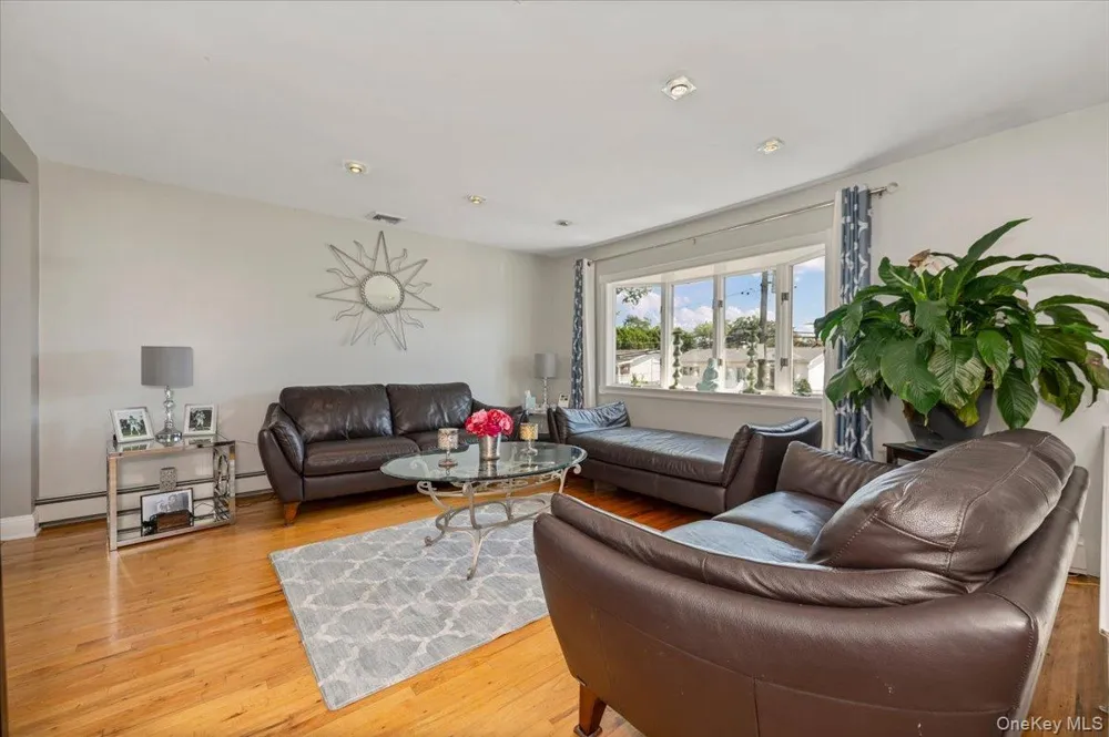 3897 Darby Lane Seaford, NY 11783