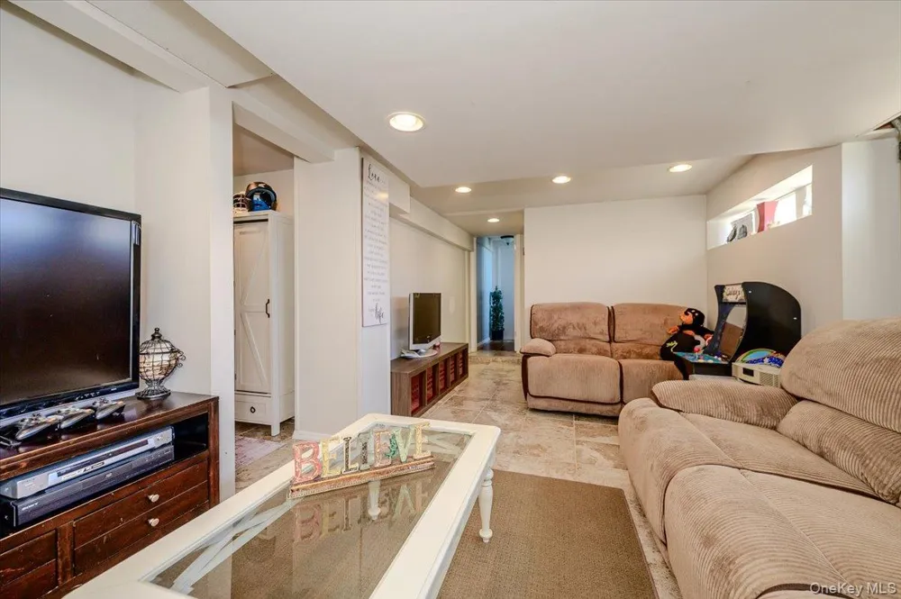 3897 Darby Lane Seaford, NY 11783