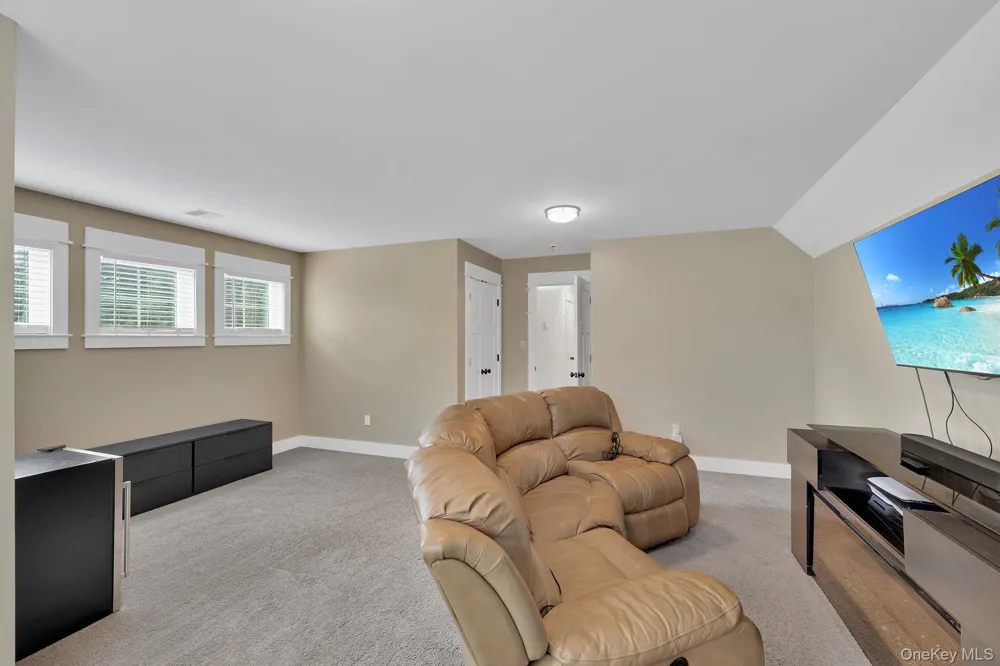 643 Ridgebury Road Slate Hill, NY 10973