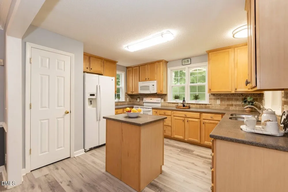 6604 Willow Chase Drive Willow Springs, NC 27592