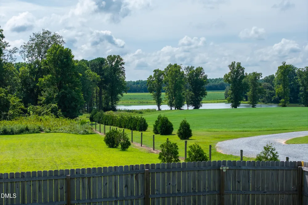 75 Falling Leaf Lane Benson, NC 27504