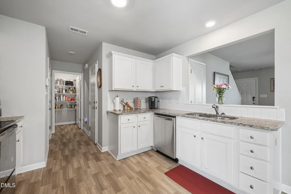75 Falling Leaf Lane Benson, NC 27504