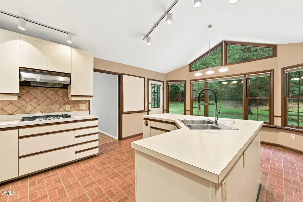 305 Plum Lane Chapel Hill, NC 27517