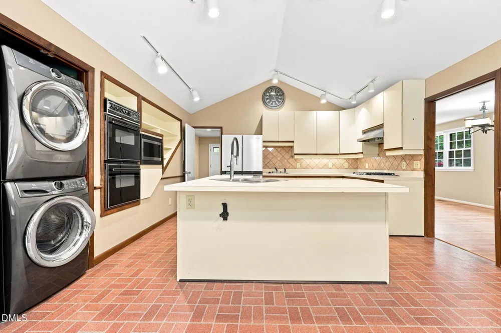 305 Plum Lane Chapel Hill, NC 27517