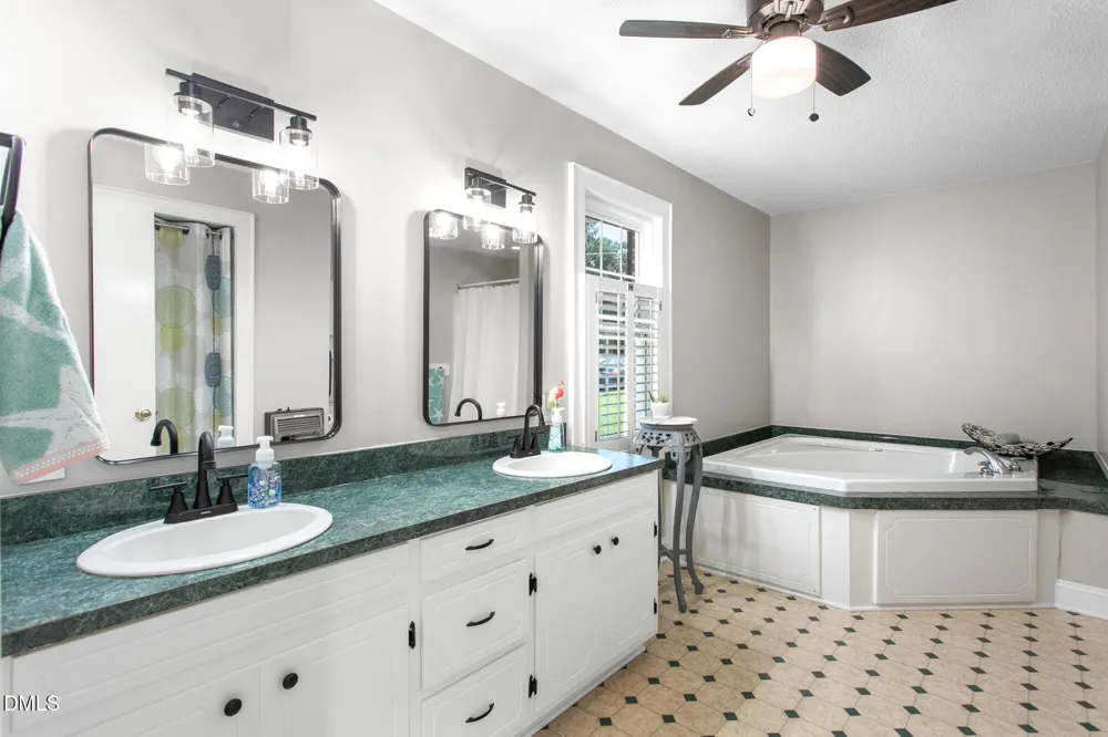 1111 Woodleigh Circle Reidsville, NC 27320