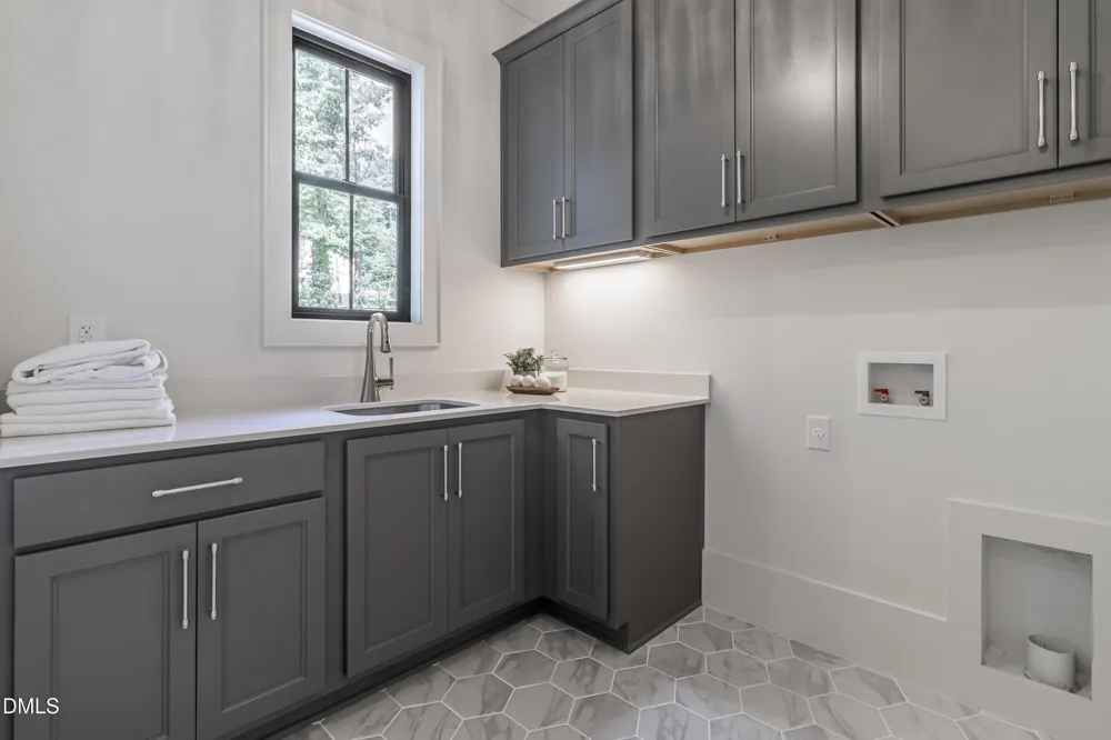 609 Salem Street Apex, NC 27502