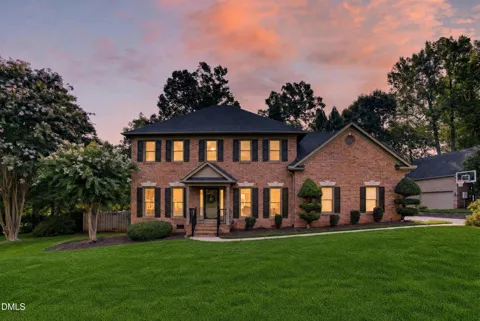 704 Glendevon Court