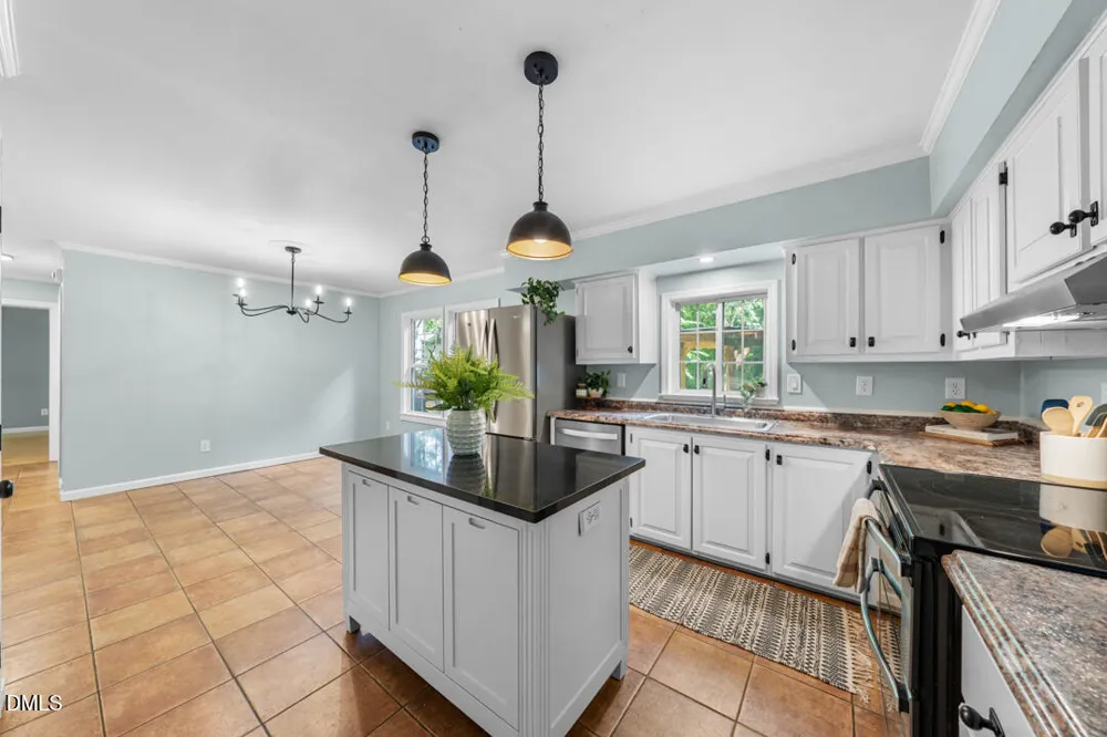 3722 Krystle Court Hillsborough, NC 27278