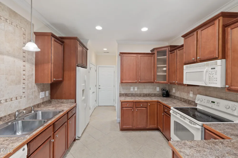 8009 Crookneck Drive Angier, NC 27501