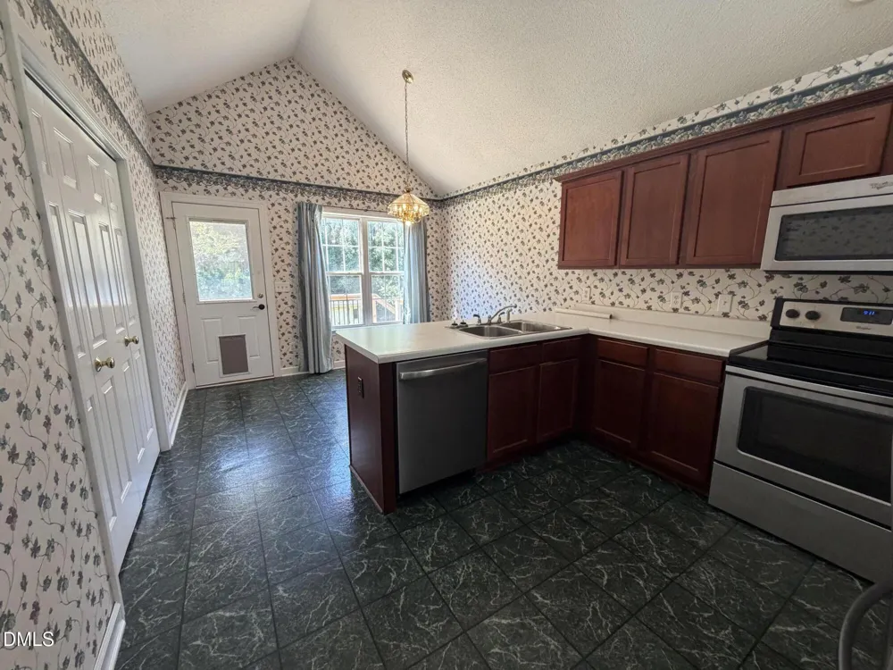 3620 Westmeadow Lane Elon, NC 27244