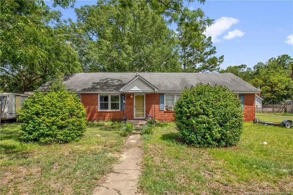 318 Elm Street Maxton, NC 28364
