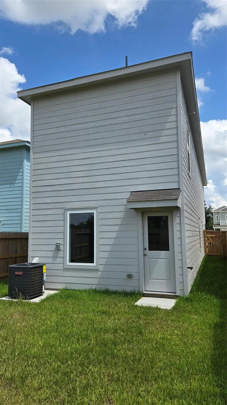 952 Pertuso Lane Huffman, TX 77336