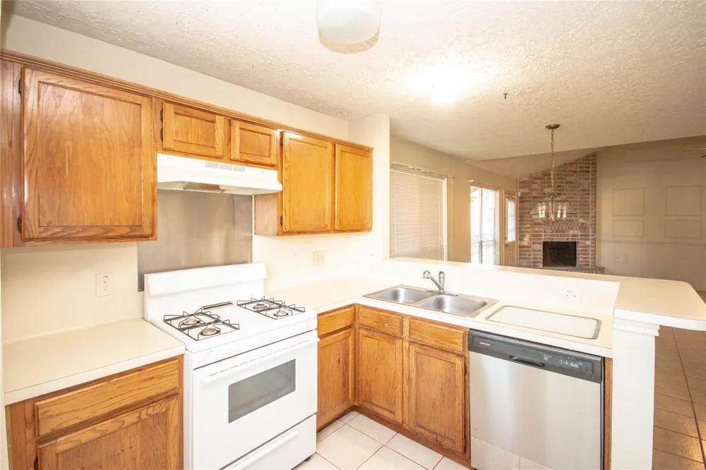 2006 Sandy Knoll Drive Missouri City, TX 77489