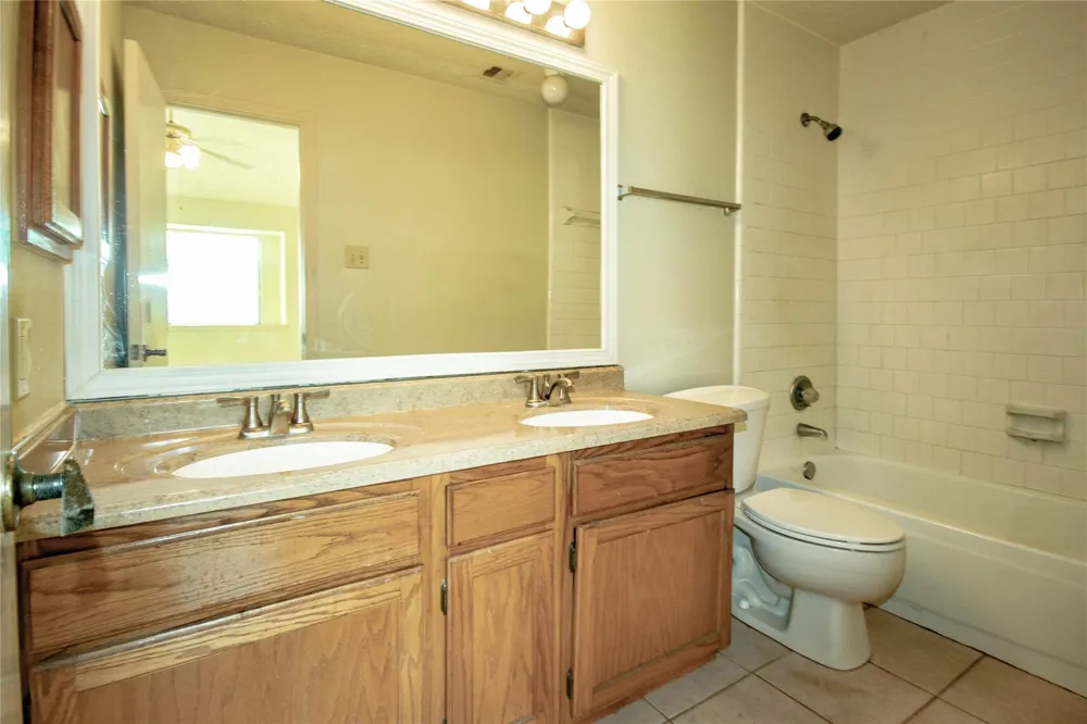 2006 Sandy Knoll Drive Missouri City, TX 77489