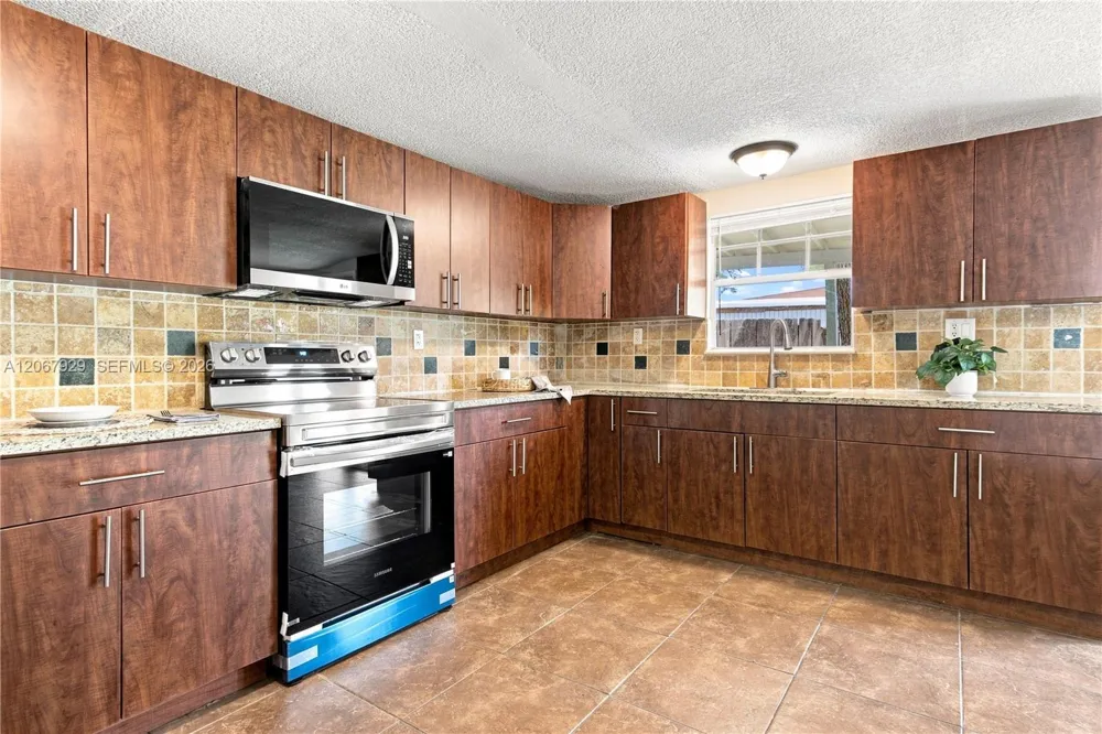 4160 SW 36th St West Park, FL 33023