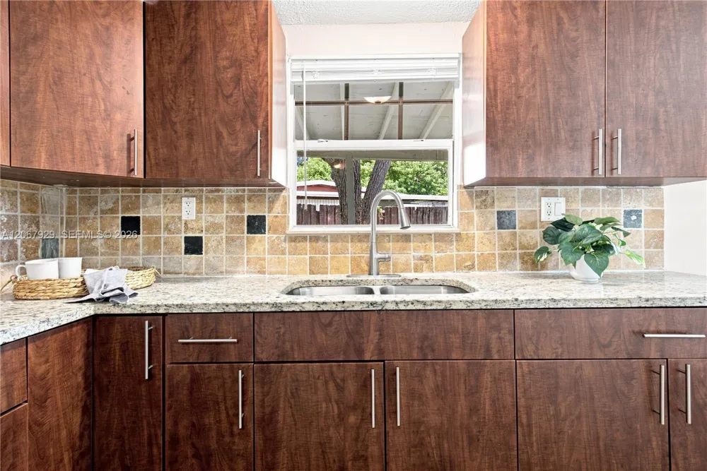 4160 SW 36th St West Park, FL 33023