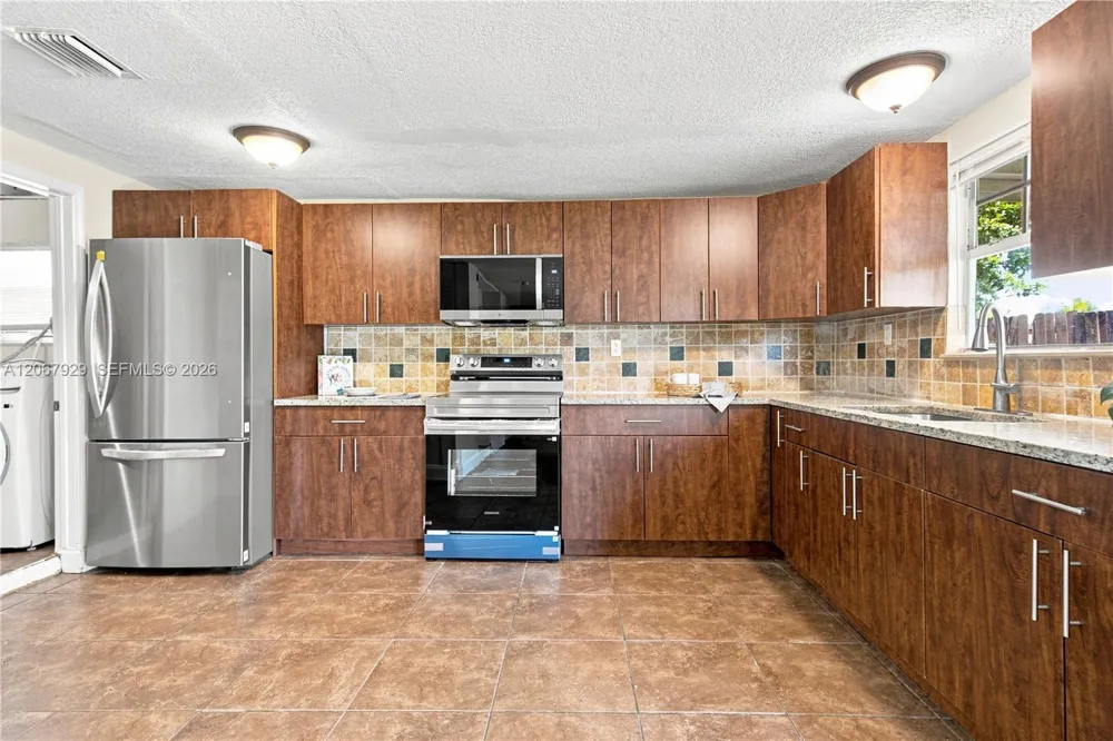 4160 SW 36th St West Park, FL 33023