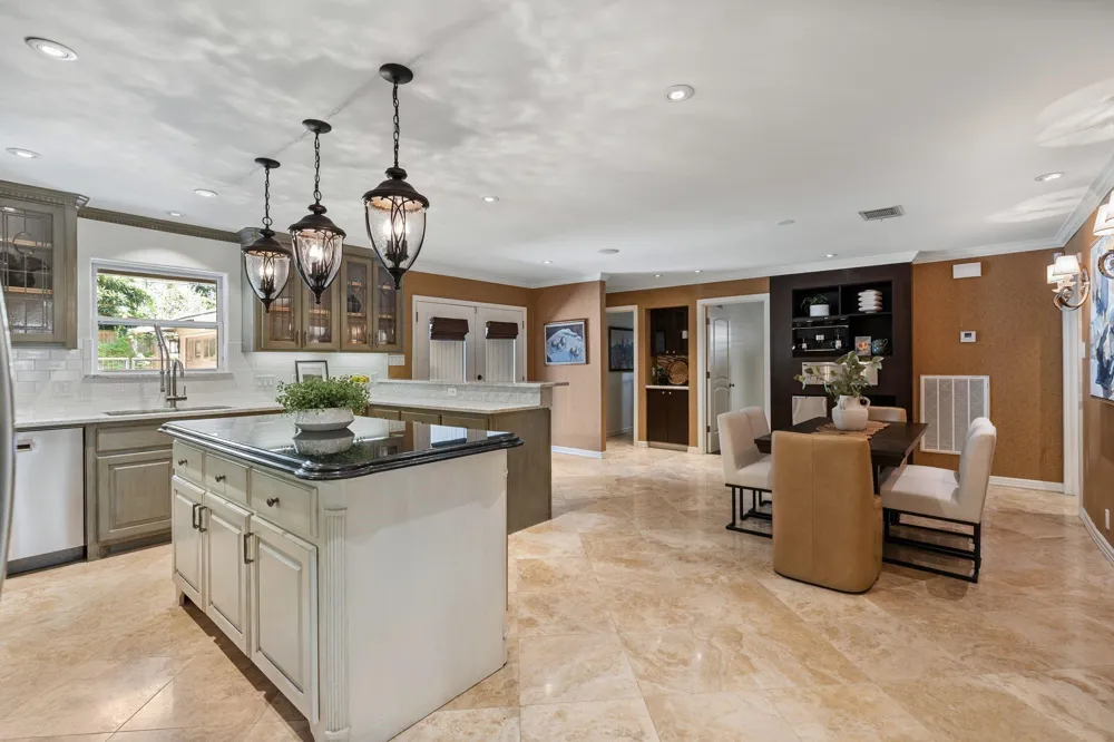 10034 Meadow Lake Lane Houston, TX 77042