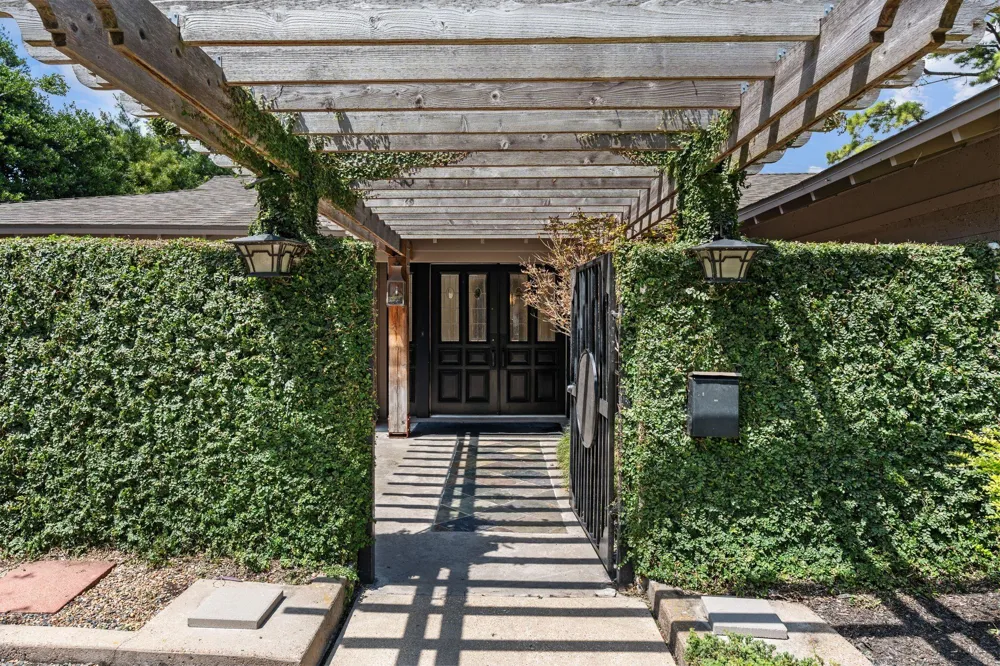 10034 Meadow Lake Lane Houston, TX 77042