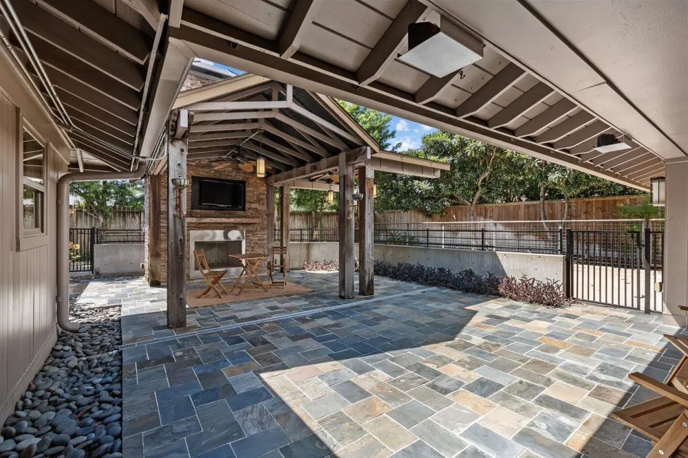 10034 Meadow Lake Lane Houston, TX 77042