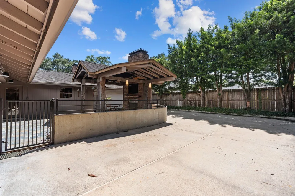 10034 Meadow Lake Lane Houston, TX 77042