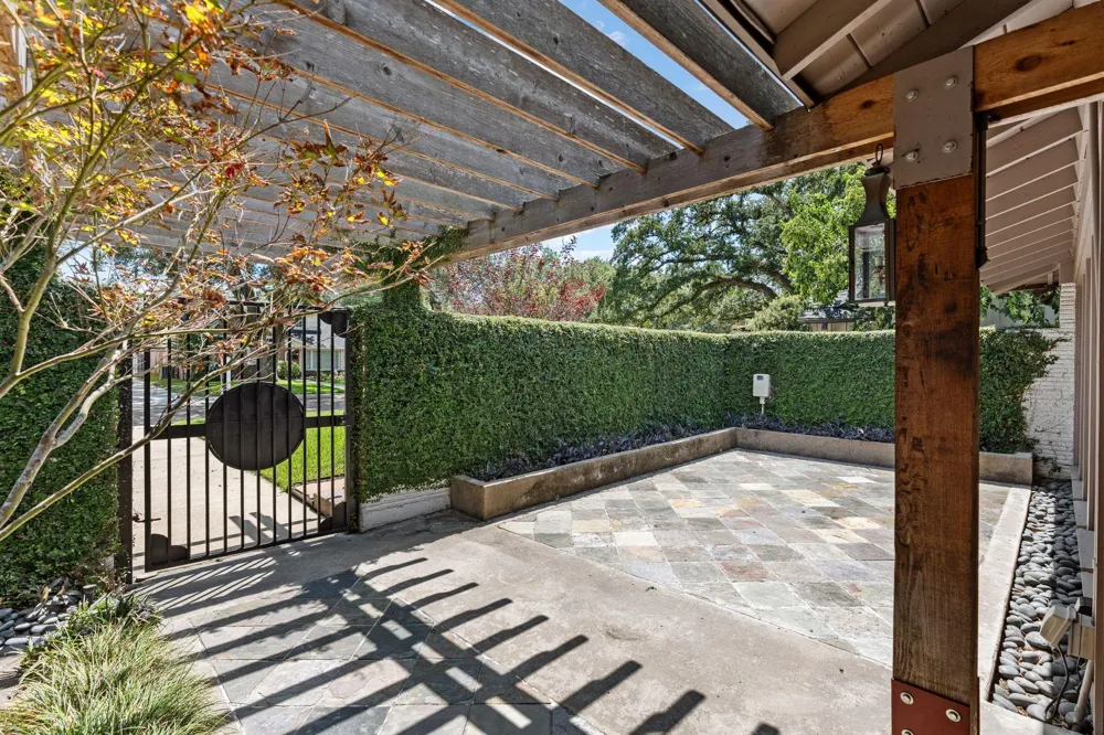 10034 Meadow Lake Lane Houston, TX 77042
