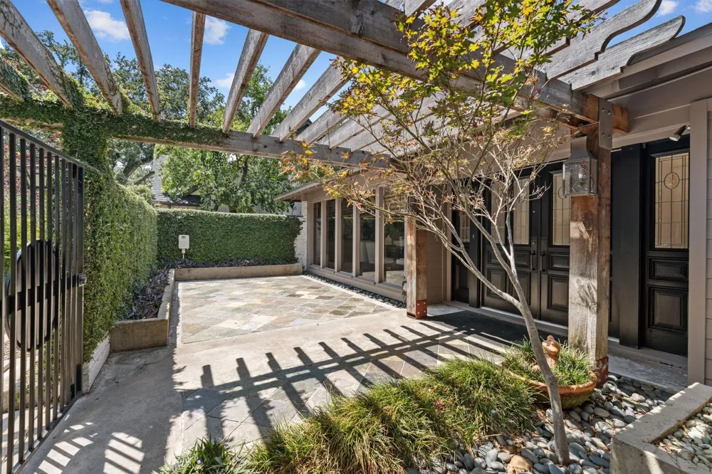 10034 Meadow Lake Lane Houston, TX 77042