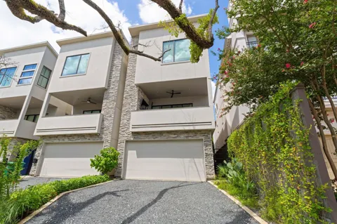 2622 Greenbriar Drive