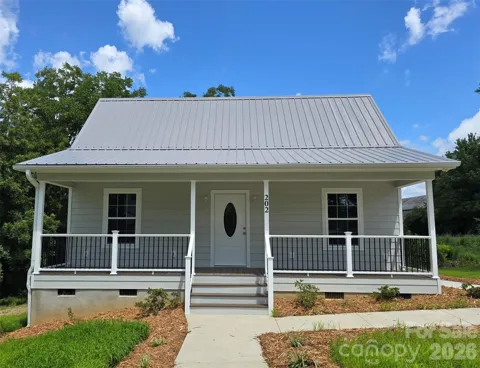 202 W Roswell Street