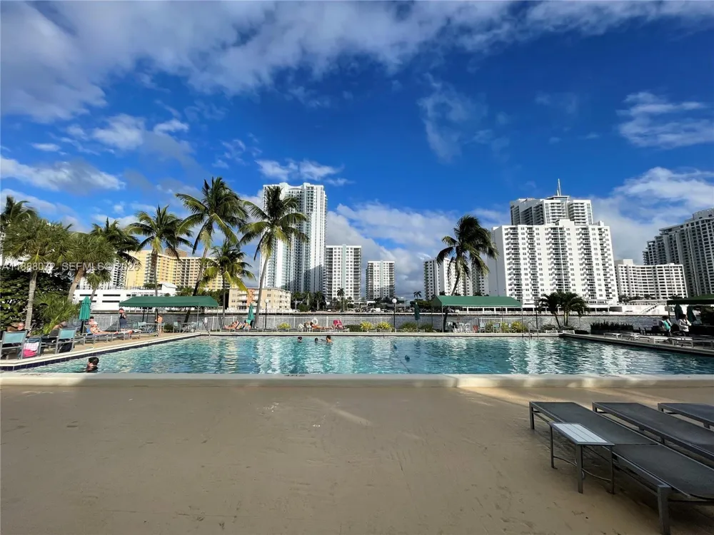 1000 Parkview Dr #627 Hallandale Beach, FL 33009