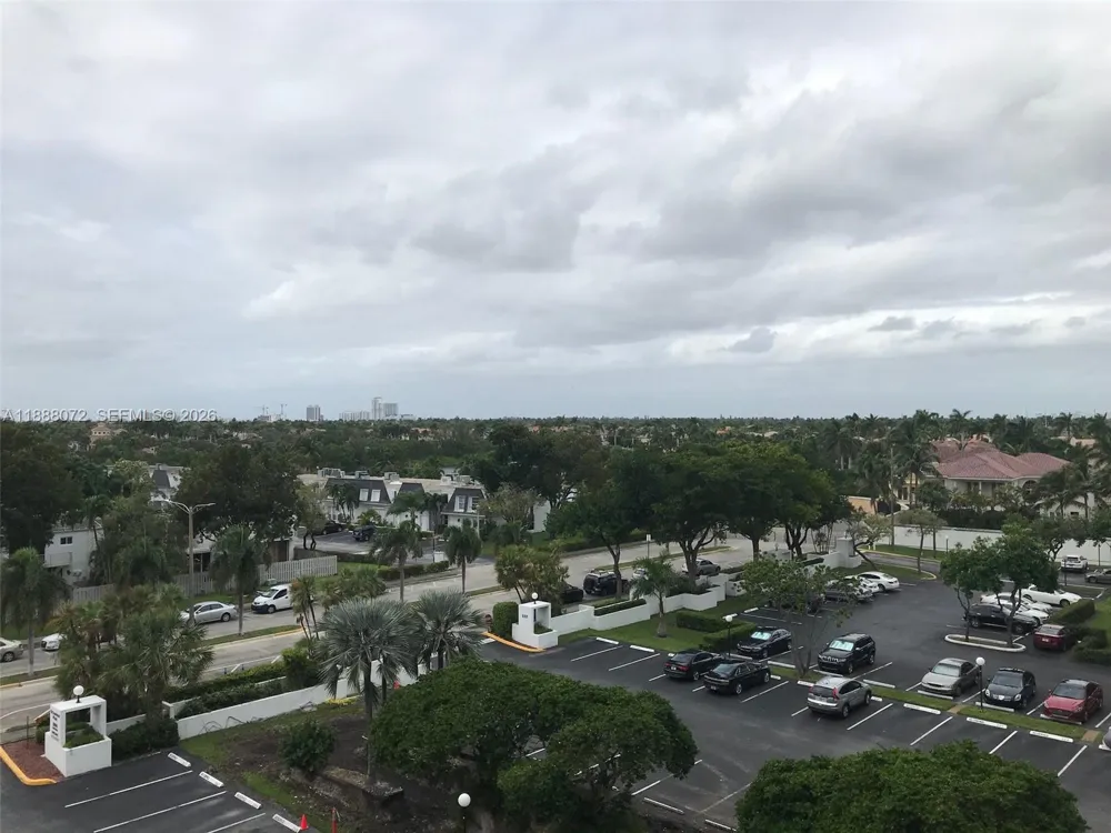 1000 Parkview Dr #627 Hallandale Beach, FL 33009