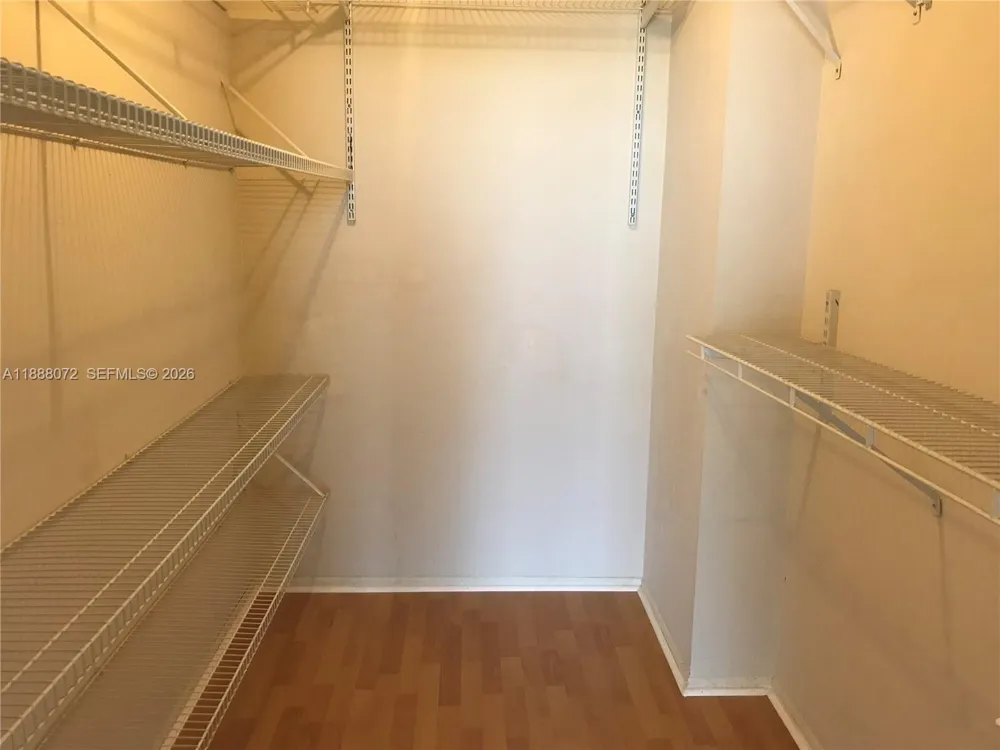 1000 Parkview Dr #627 Hallandale Beach, FL 33009