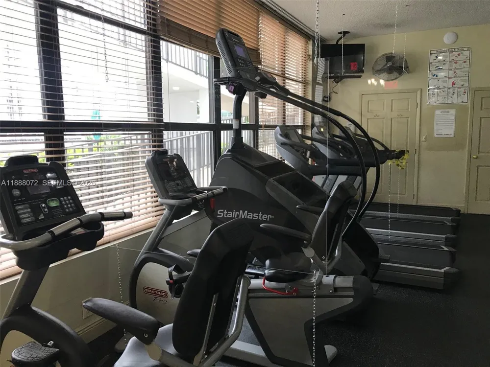 1000 Parkview Dr #627 Hallandale Beach, FL 33009