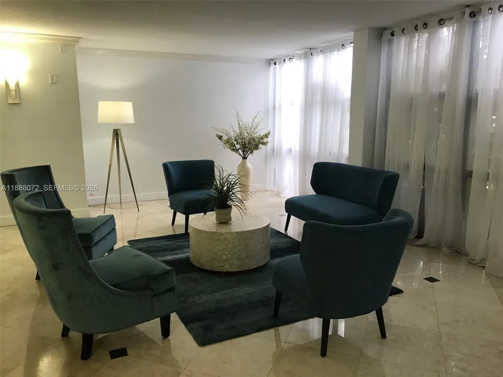 1000 Parkview Dr #627 Hallandale Beach, FL 33009