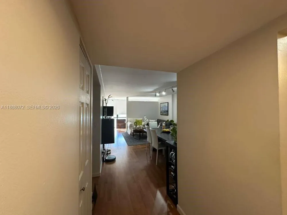 1000 Parkview Dr #627 Hallandale Beach, FL 33009
