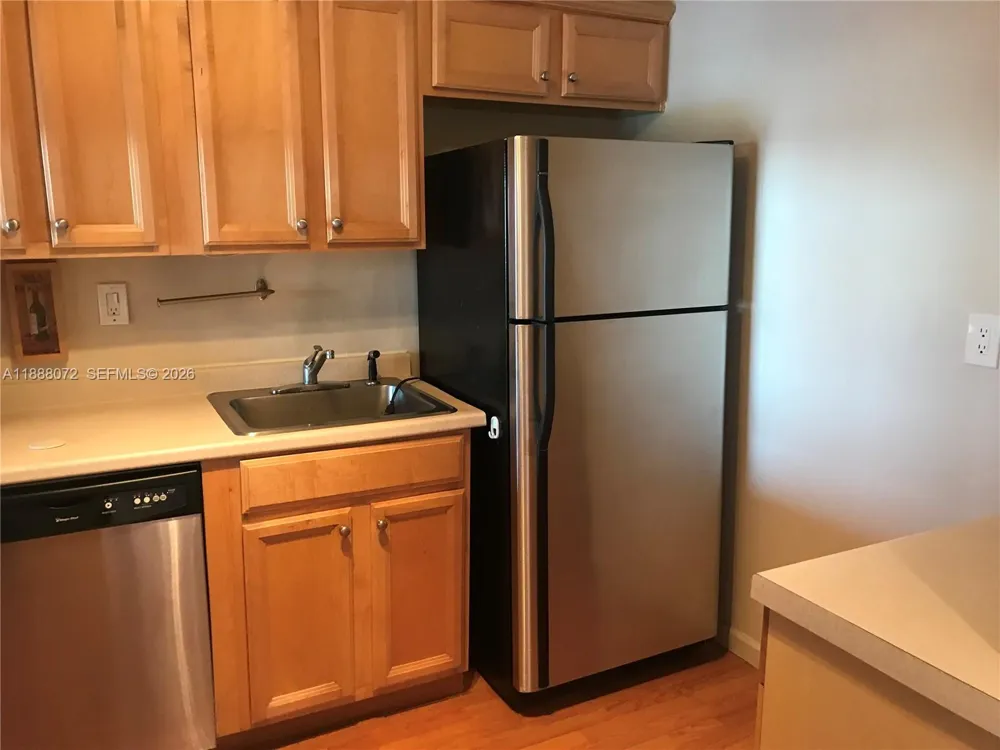 1000 Parkview Dr #627 Hallandale Beach, FL 33009