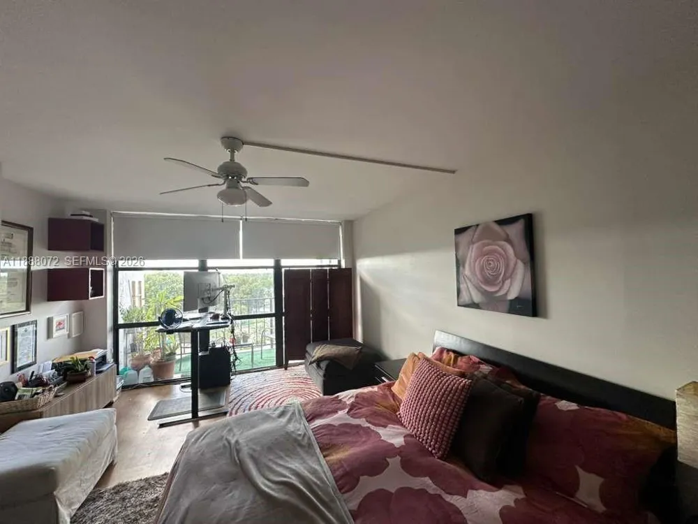 1000 Parkview Dr #627 Hallandale Beach, FL 33009