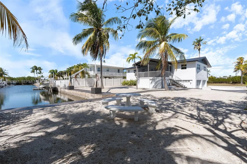 30368 Killdeer Ln Big Pine, FL 33043
