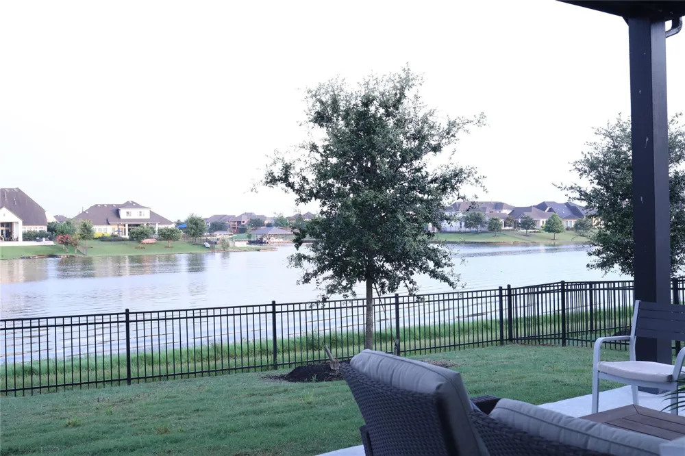 18207 W Shoreline Vista Lane Cypress, TX 77433