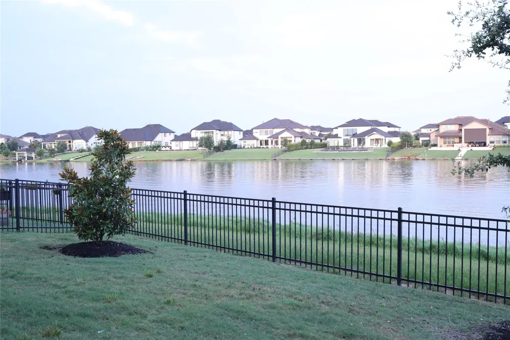 18207 W Shoreline Vista Lane Cypress, TX 77433