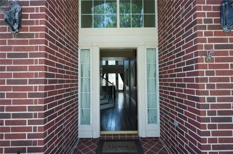 2422 Lansing Circle