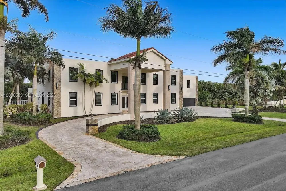 1430 NW 114th Ave Plantation, FL 33323