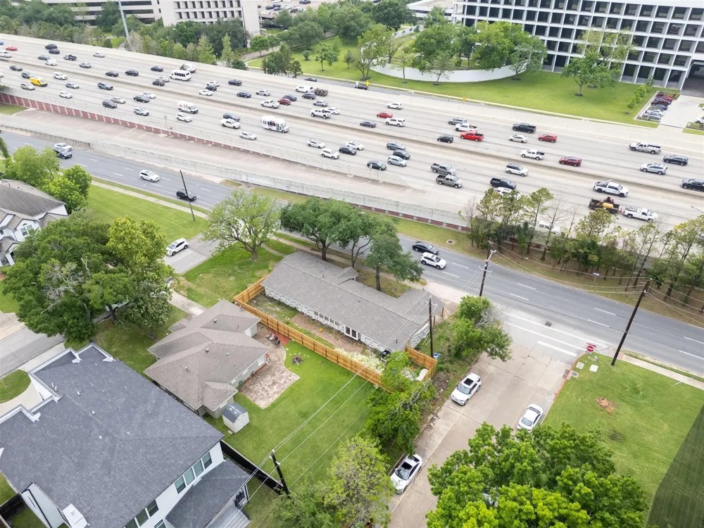 4660 Spruce Street Bellaire, TX 77401