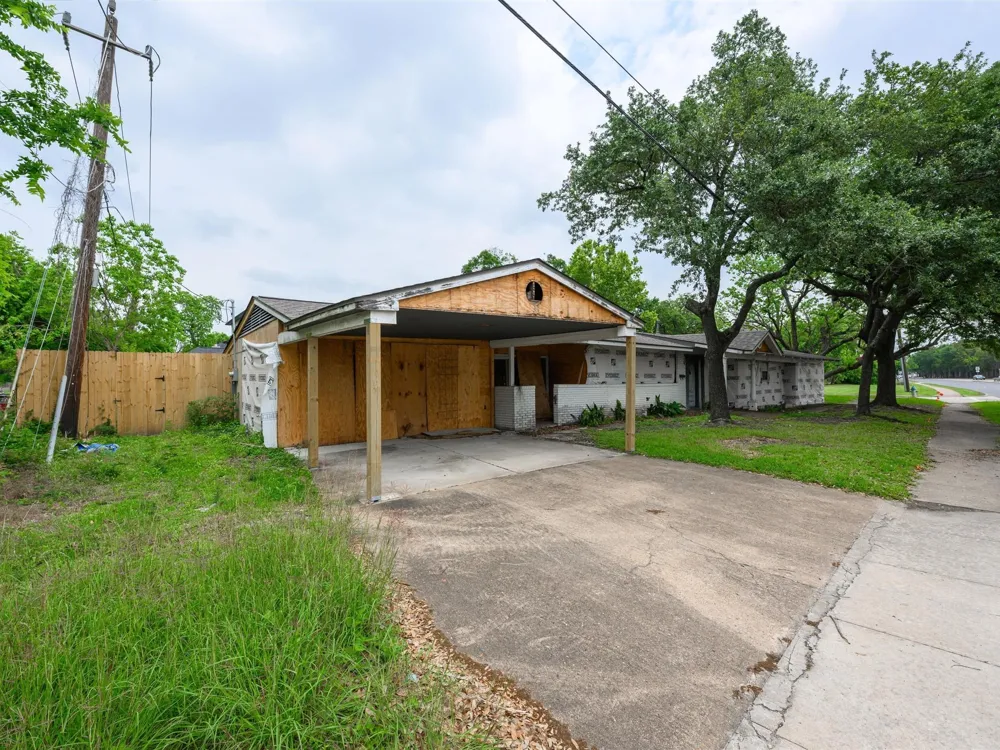4660 Spruce Street Bellaire, TX 77401