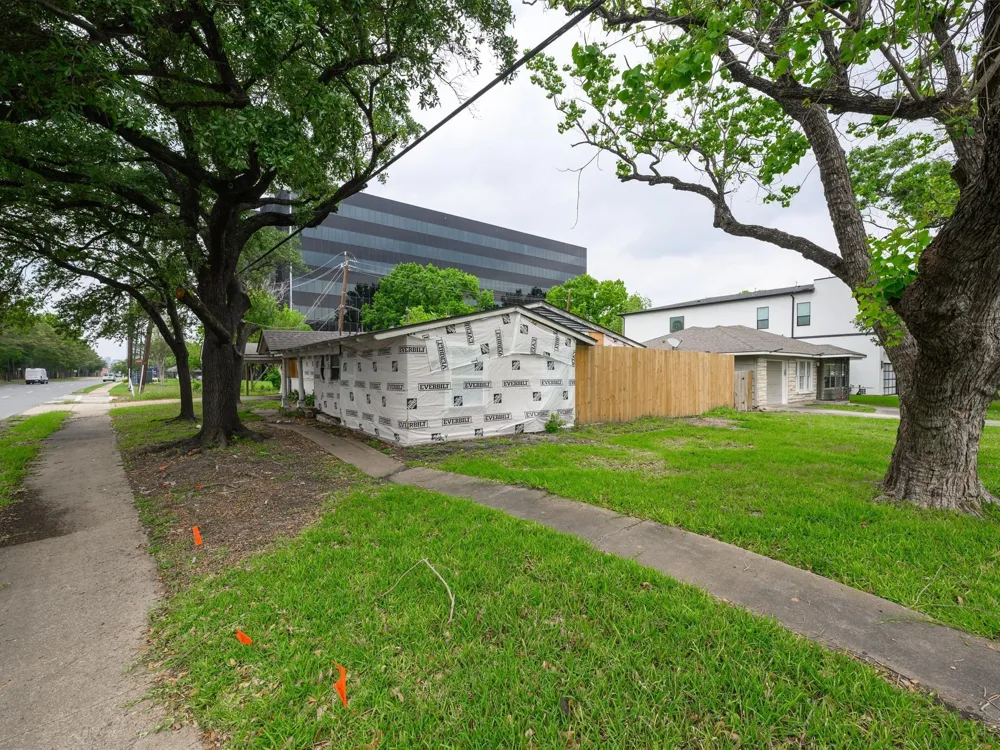 4660 Spruce Street Bellaire, TX 77401