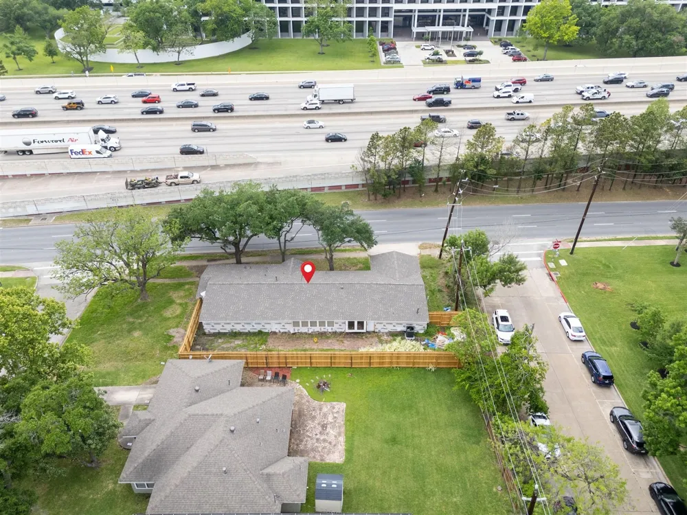 4660 Spruce Street Bellaire, TX 77401